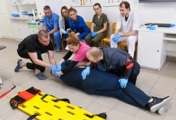 Galeria | WUMed | Ćwiczenia studentów ratownictwa medycznego | Zdjęcie: 23