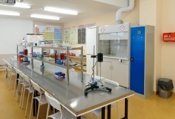 Galeria | WUMed | Pracownie biochemii i mikrobiologii | Zdjęcie: 15