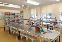 Galeria | WUMed | Pracownie biochemii i mikrobiologii | Zdjęcie: 16