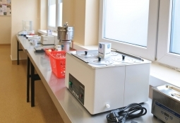 Galeria | WUMed | Pracownie biochemii i mikrobiologii | Zdjęcie: 17