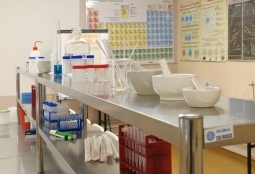 Galeria | WUMed | Pracownie biochemii i mikrobiologii | Zdjęcie: 20