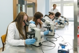 Galeria | WUMed | Pracownie biochemii i mikrobiologii | Zdjęcie: 7