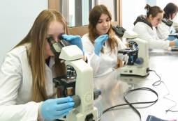 Galeria | WUMed | Pracownie biochemii i mikrobiologii | Zdjęcie: 9