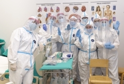 WUMed | Galeria | COVID - Zajęcia praktyczne na pielęgniarstwie