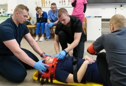 WUMed | Galeria | Ćwiczenia studentów ratownictwa medycznego
