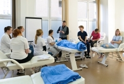 WUMed | Galeria | Zaawansowane techniki peeling'u - warsztaty dla studentów kosmetologii